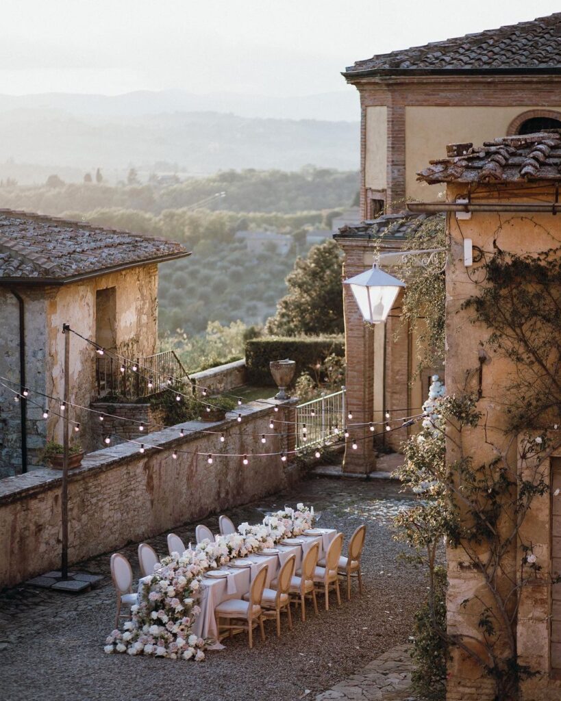 Destination wedding couple in Umbria countryside