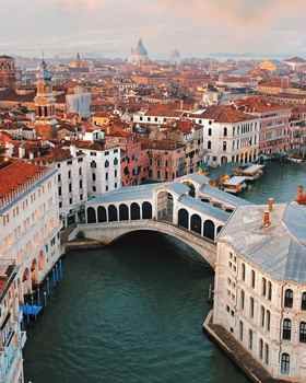 Wedding Videographer Venice 4 Luxury wedding videographer Venice — aerial view of the Rialto Bridge and Grand Canal at sunset near Ca' Sagredo Hotel